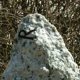 Grabstein, Naturnahe Formen – Stäheli Steinbildhauer, Schaffhausen und Stein am Rhein