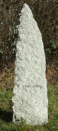 Grabstein, Naturnahe Formen – Stäheli Steinbildhauer, Schaffhausen und Stein am Rhein