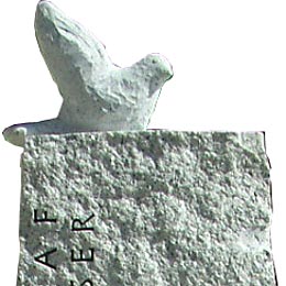 Grabstein Vogel, Naturnahe Formen – Stäheli Steinbildhauer, Schaffhausen und Stein am Rhein