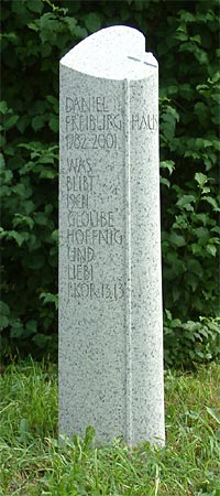 Grabstein, Religiöse Motive, Herz – Stäheli Steinbildhauer, Schaffhausen und Stein am Rhein